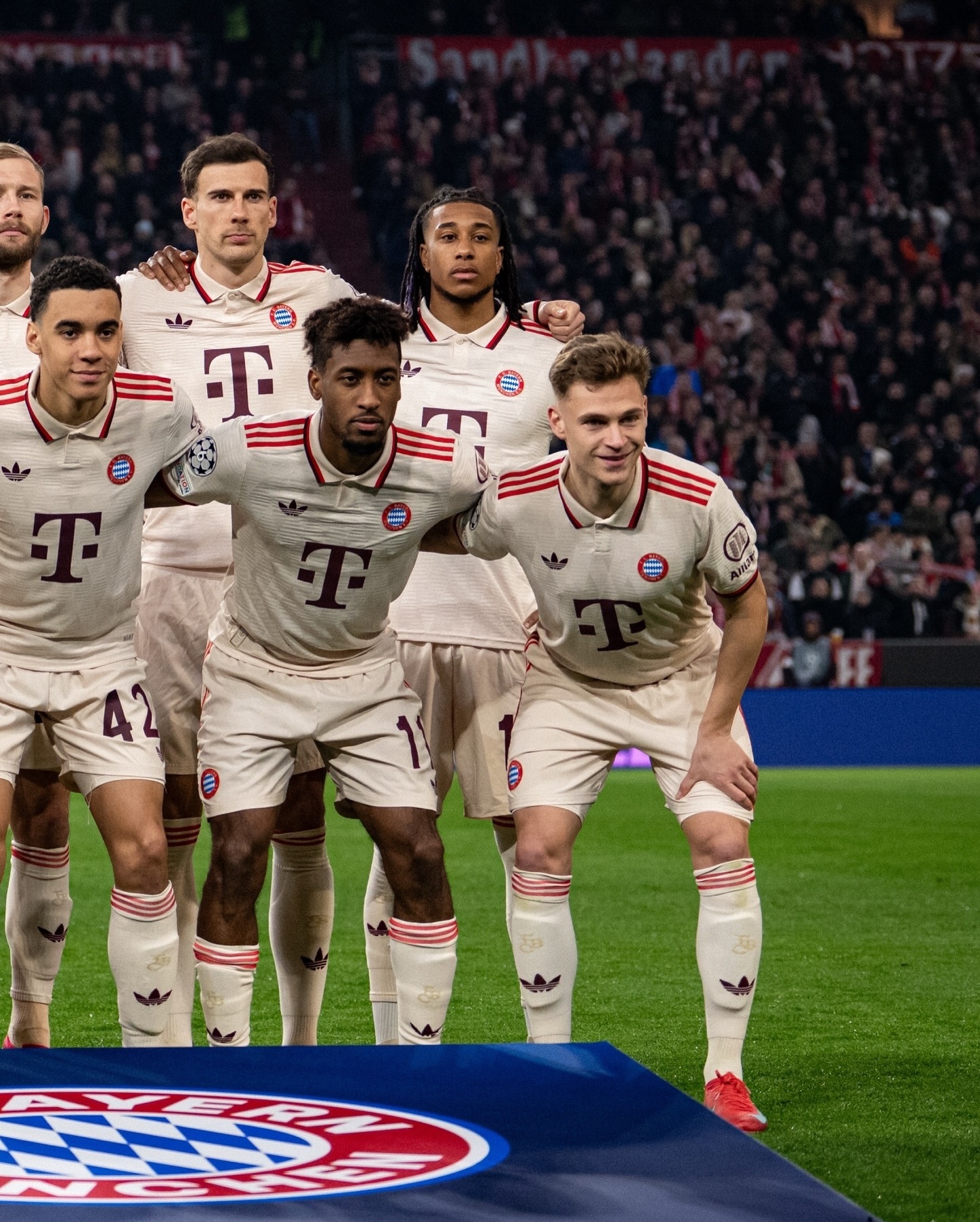 爱游戏2026-拜仁完胜塞维利亚，伊布点燃赛场