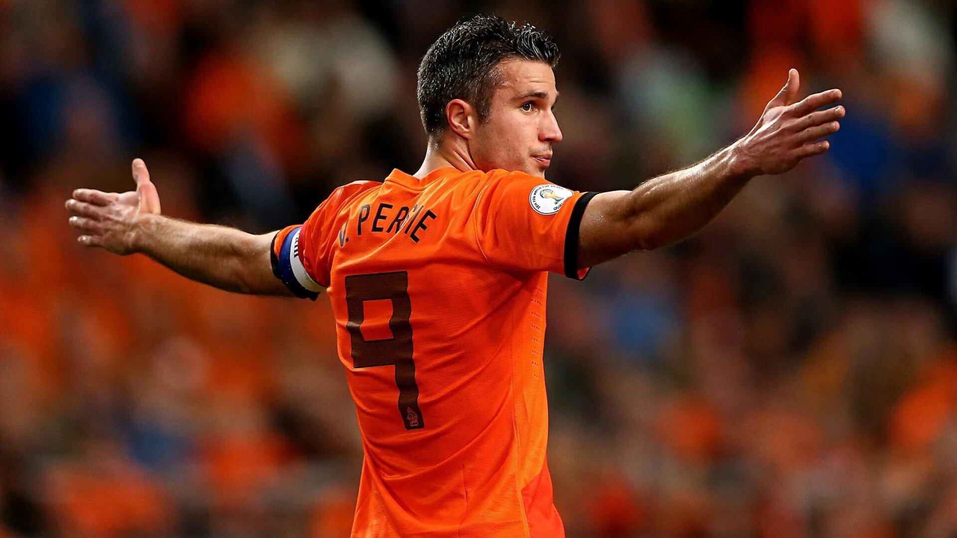 爱游戏大厅-德甲争冠战之夜,武切维奇点燃赛场,当篮球灵魂叩响足球圣殿