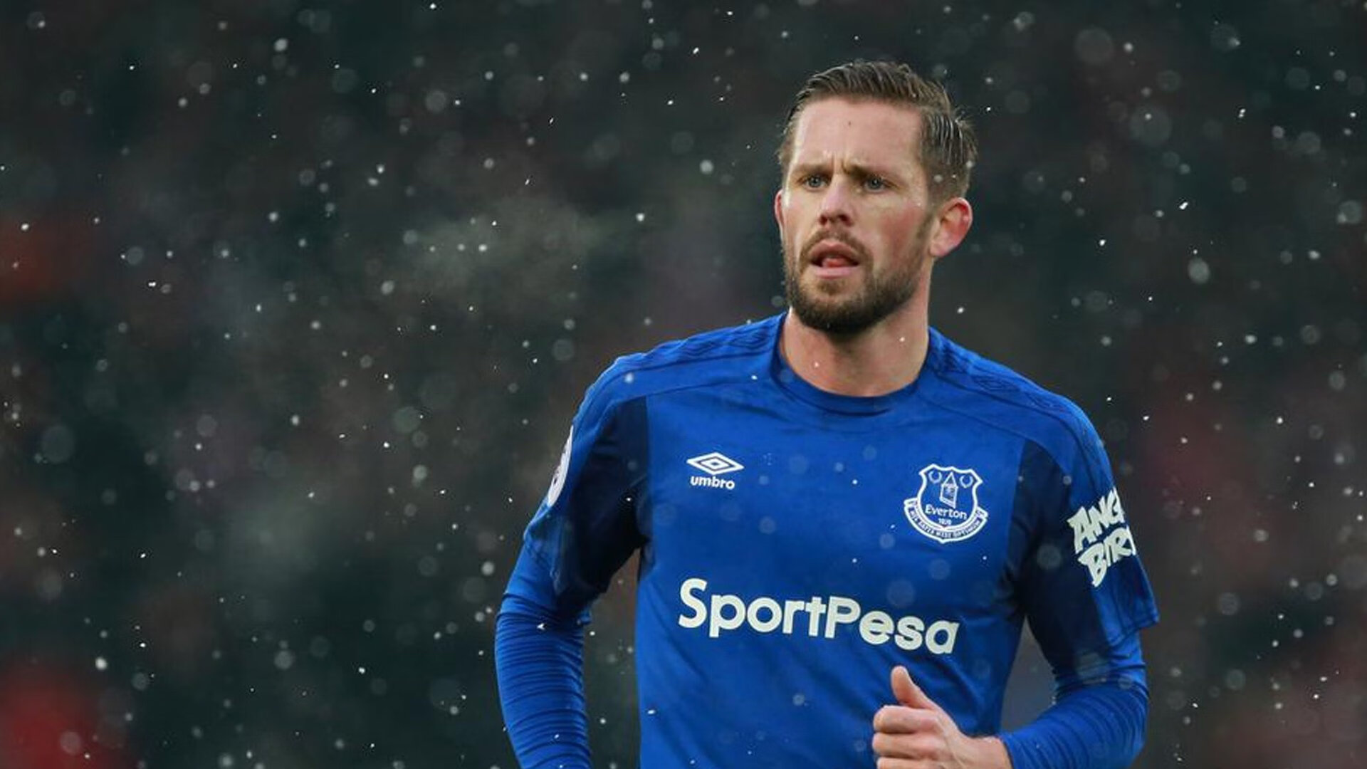 爱游戏官方-意甲焦点战之夜，贝恩关键战不手软